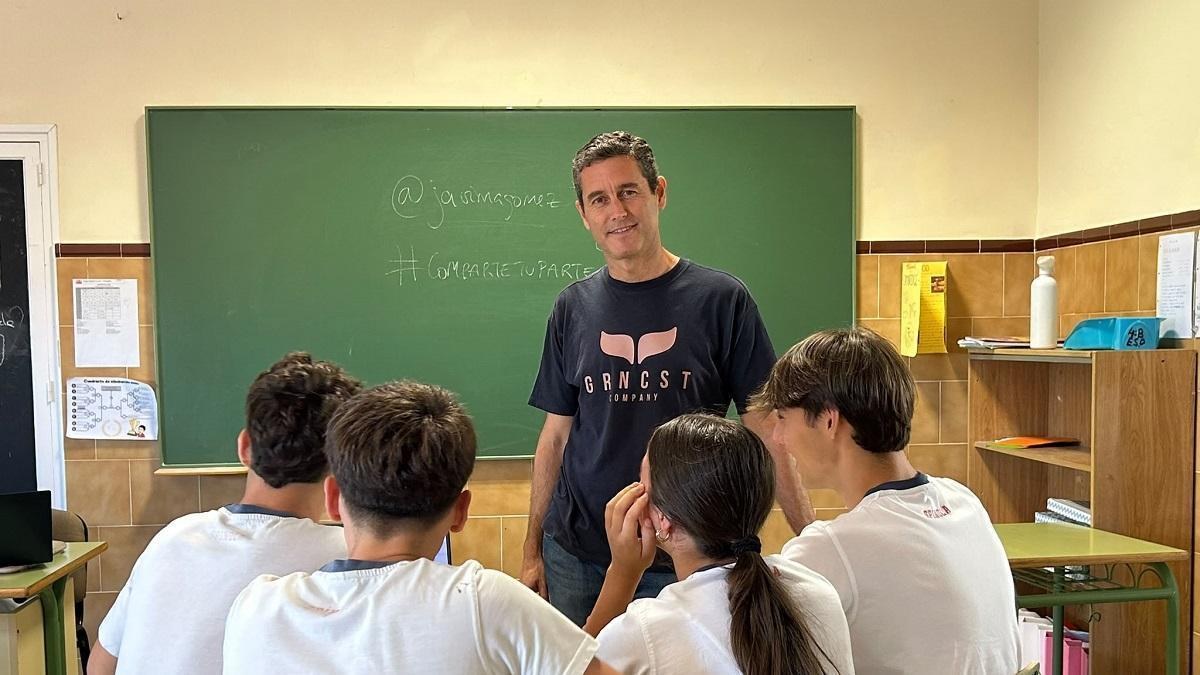 Cartas Pokémon y literatura: la innovadora forma de enseñar de un profesor malagueño