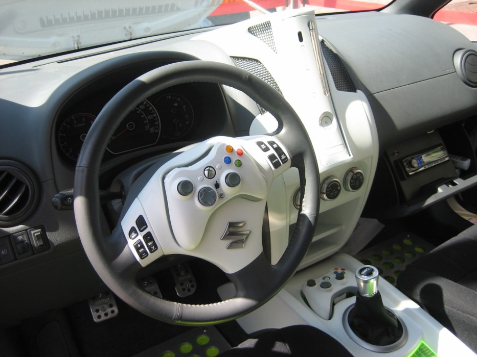 Suzuki SXbox: El coche con dos Xbox 360 integradas que fue pura locura